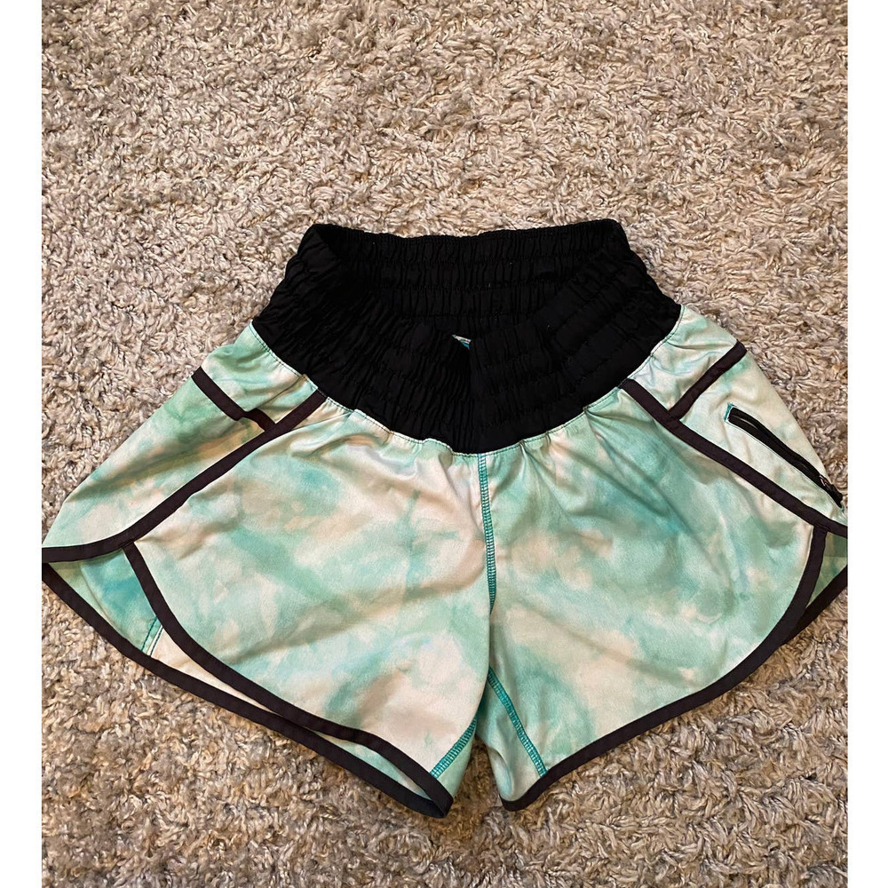 Lululemon tracker shorts